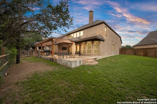 Listing photo id 47 for 627 Waratah Avenue