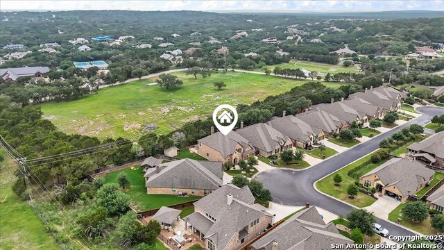 Listing photo id 51 for 627 Waratah Avenue