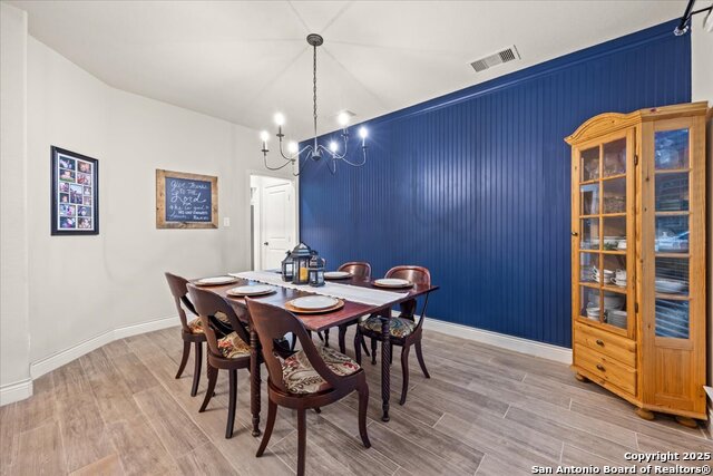 Listing photo id 5 for 627 Waratah Avenue
