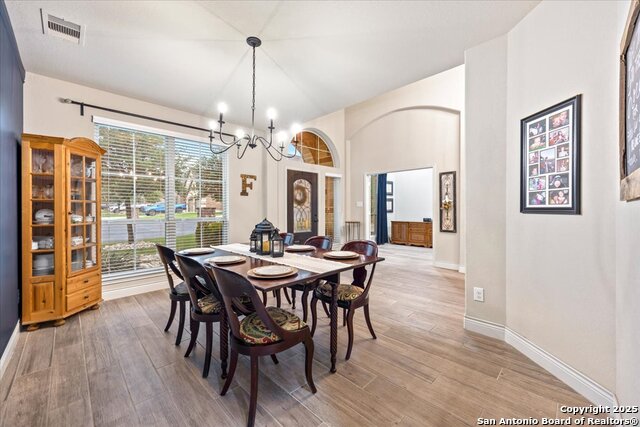Listing photo id 6 for 627 Waratah Avenue