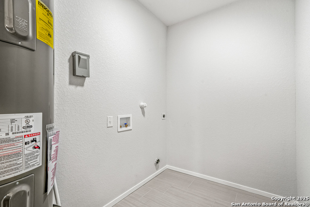 Listing photo id 9 for 5623 Midcrown