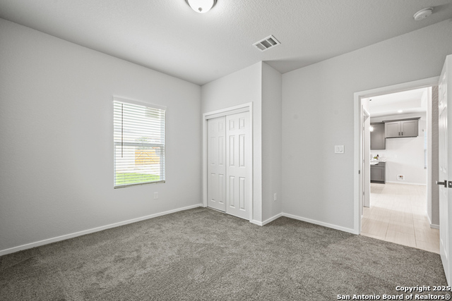 Listing photo id 10 for 5623 Midcrown
