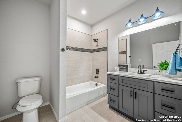 Listing photo id 11 for 5623 Midcrown