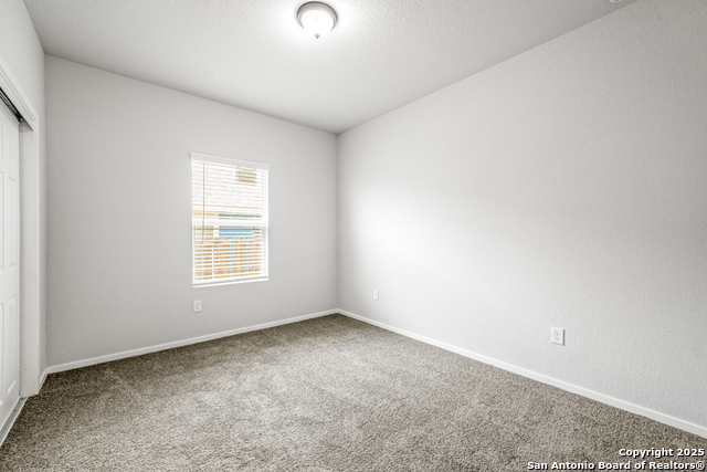 Listing photo id 13 for 5623 Midcrown