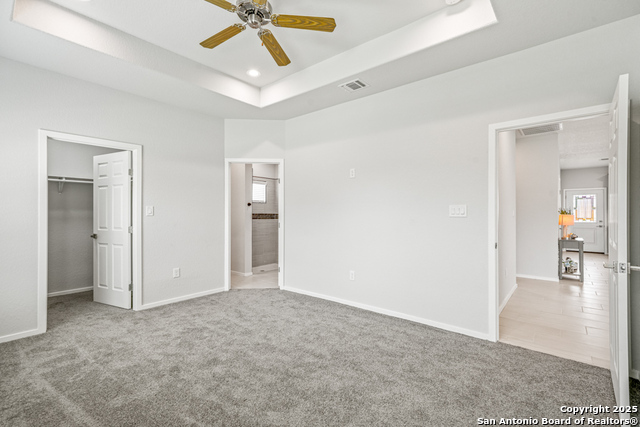 Listing photo id 15 for 5623 Midcrown