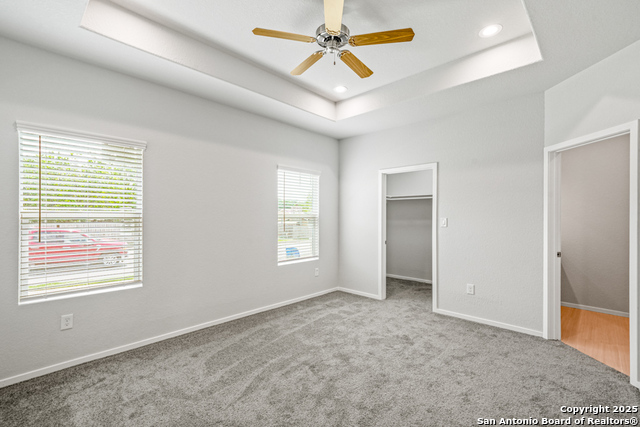 Listing photo id 16 for 5623 Midcrown