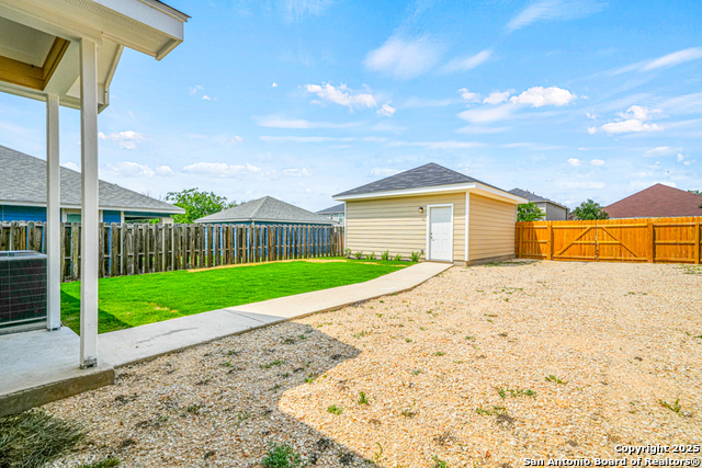 Listing photo id 18 for 5623 Midcrown