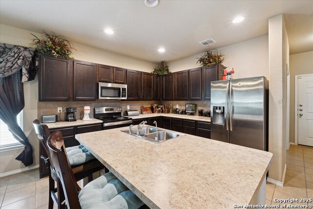Listing photo id 12 for 6018 Upland