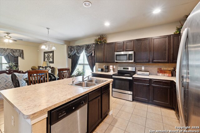 Listing photo id 13 for 6018 Upland