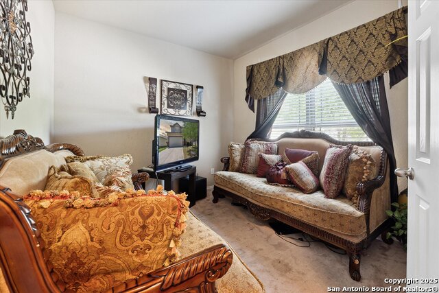 Listing photo id 4 for 6018 Upland