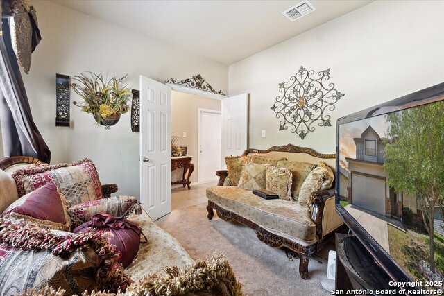 Listing photo id 5 for 6018 Upland