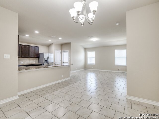 Listing photo id 11 for 2807 Sunset