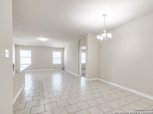 Listing photo id 12 for 2807 Sunset