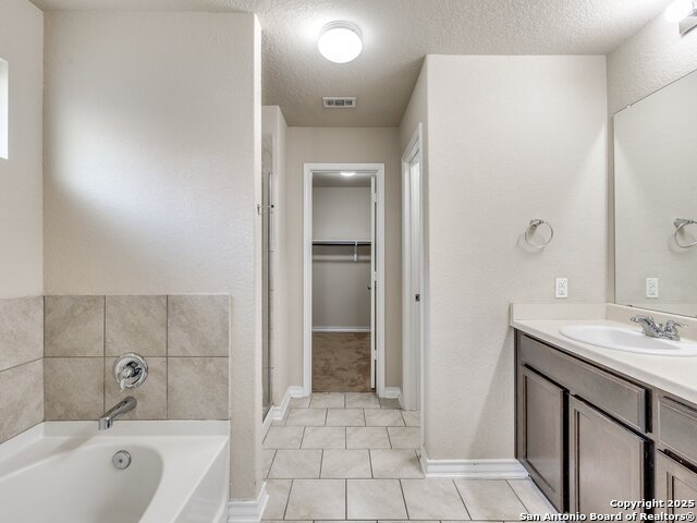 Listing photo id 14 for 2807 Sunset
