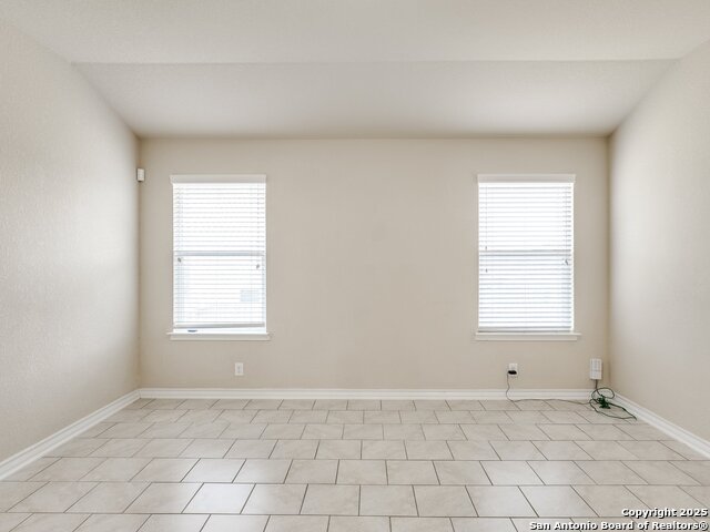Listing photo id 15 for 2807 Sunset