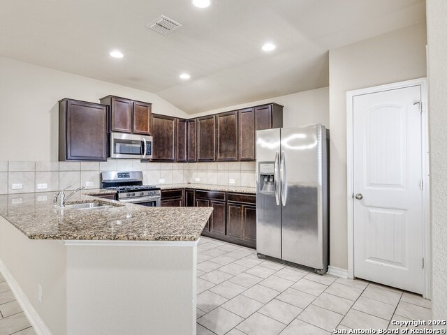 Listing photo id 2 for 2807 Sunset