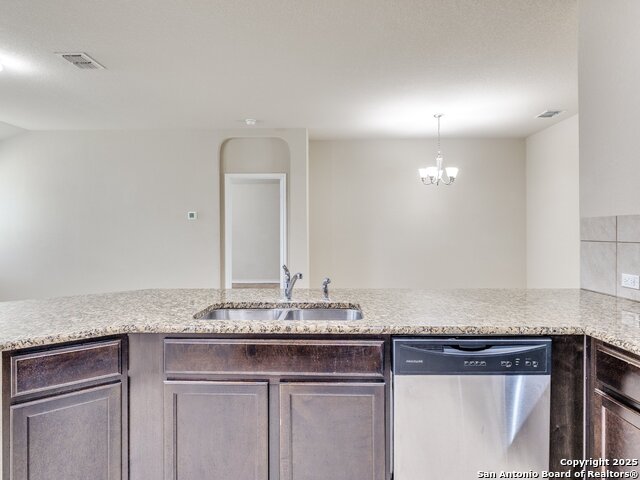 Listing photo id 6 for 2807 Sunset