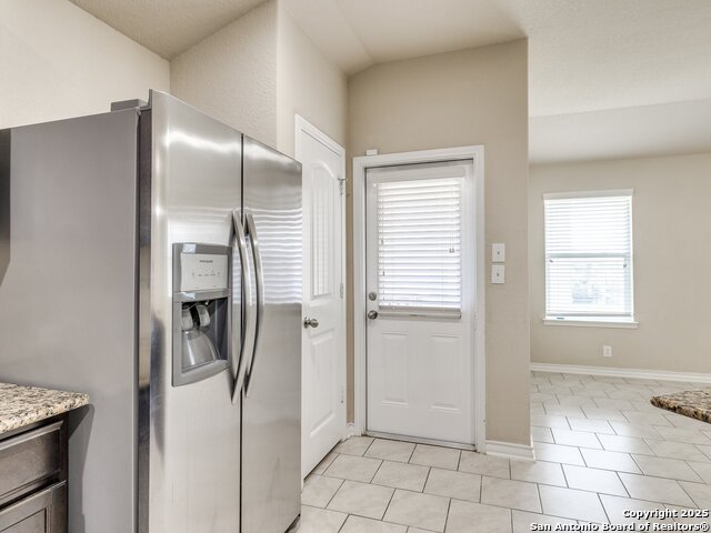 Listing photo id 7 for 2807 Sunset