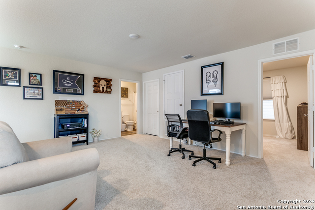 Listing photo id 11 for 6231 Fieldrun