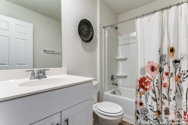 Listing photo id 14 for 6231 Fieldrun