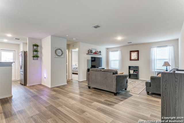 Listing photo id 0 for 6231 Fieldrun