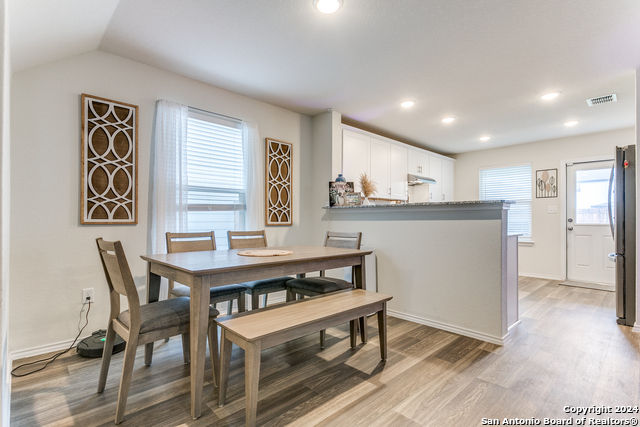 Listing photo id 5 for 6231 Fieldrun