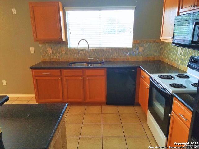 Image 5 of 13 For 131 Shadbush St