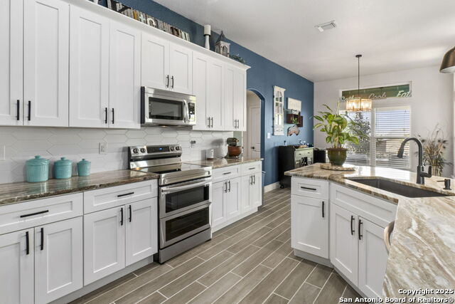 Listing photo id 8 for 177 Glenvalley Circle