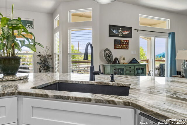 Listing photo id 9 for 177 Glenvalley Circle