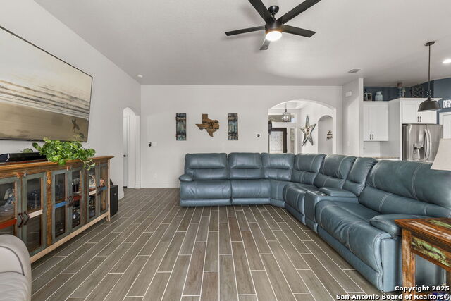 Listing photo id 12 for 177 Glenvalley Circle