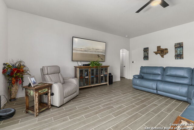 Listing photo id 13 for 177 Glenvalley Circle