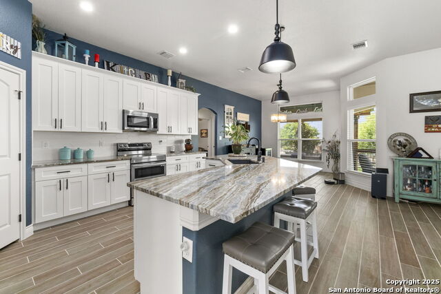 Listing photo id 5 for 177 Glenvalley Circle