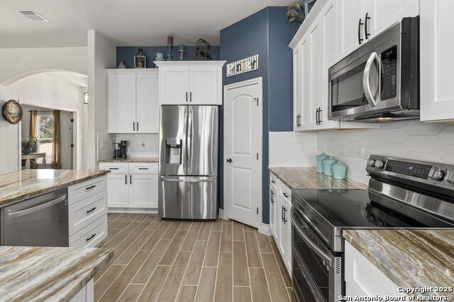 Listing photo id 7 for 177 Glenvalley Circle