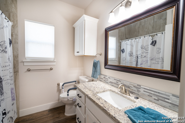 Image 17 of 27 For 1587 Lakeshore Dr