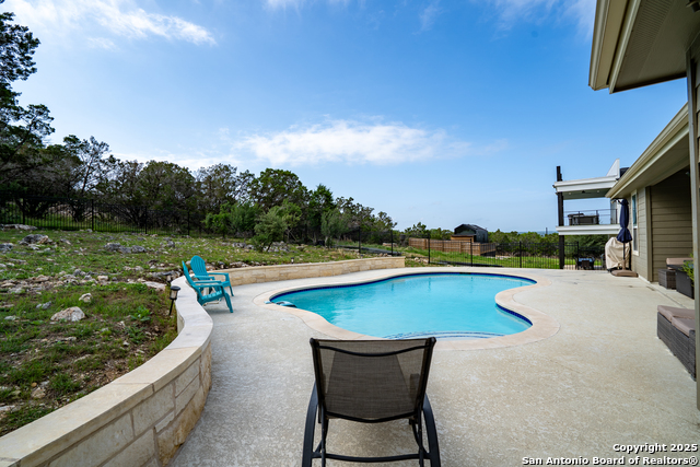 Image 19 of 27 For 1587 Lakeshore Dr