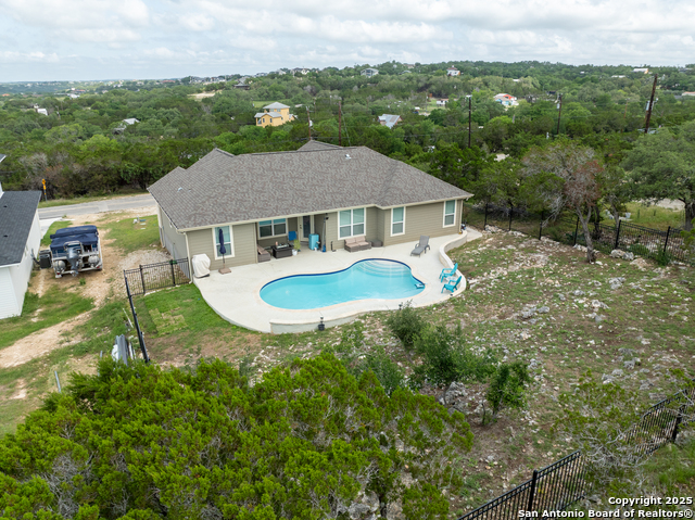 Image 21 of 27 For 1587 Lakeshore Dr