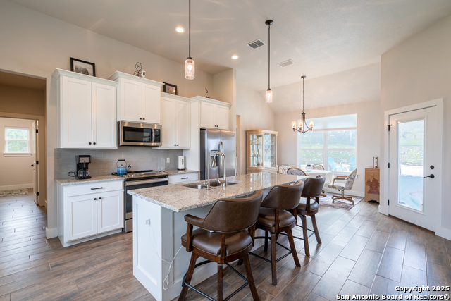 Image 4 of 27 For 1587 Lakeshore Dr