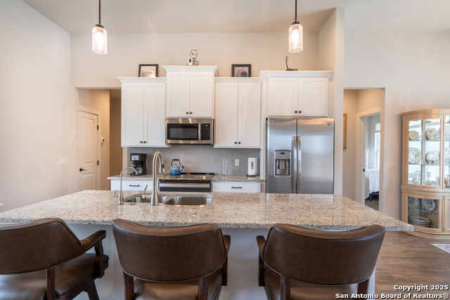 Image 6 of 27 For 1587 Lakeshore Dr