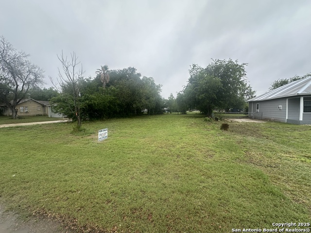 Details for 409 1-2 Davis, Devine, TX 78052