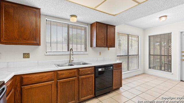Image 4 of 16 For 5864 Royal Ridge