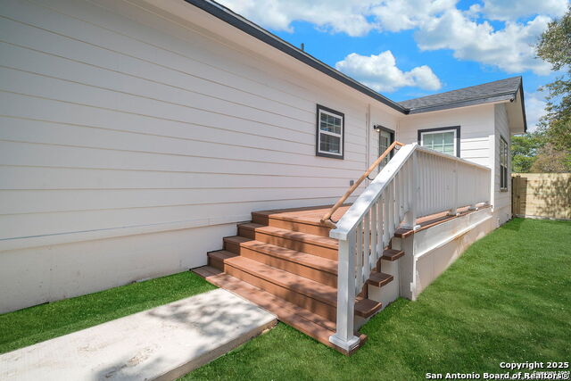 Image 17 of 23 For 2304 Perez  