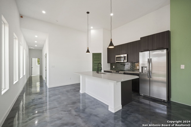 Image 11 of 47 For 118 Stratford Ct