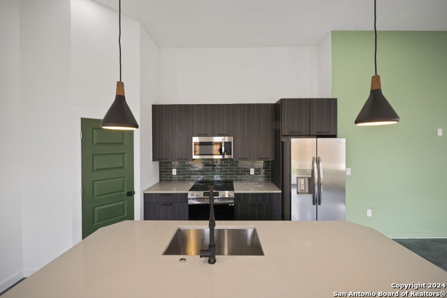 Image 12 of 47 For 118 Stratford Ct