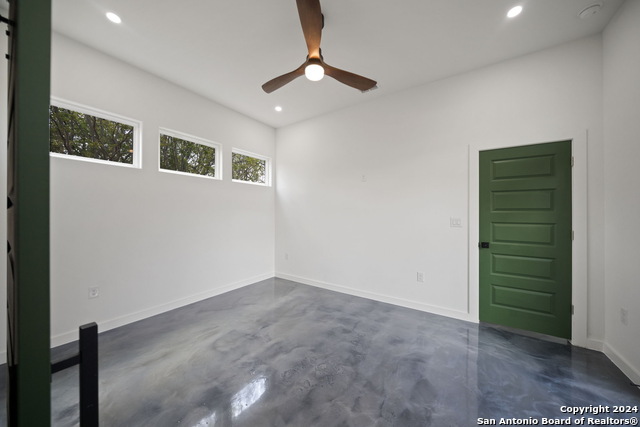 Image 25 of 47 For 118 Stratford Ct