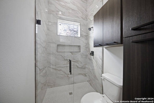 Image 27 of 47 For 118 Stratford Ct