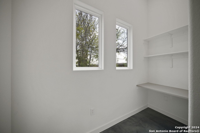 Image 29 of 47 For 118 Stratford Ct