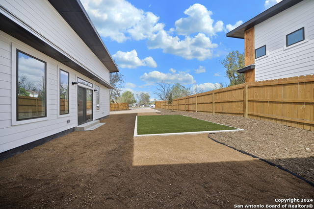 Image 31 of 47 For 118 Stratford Ct