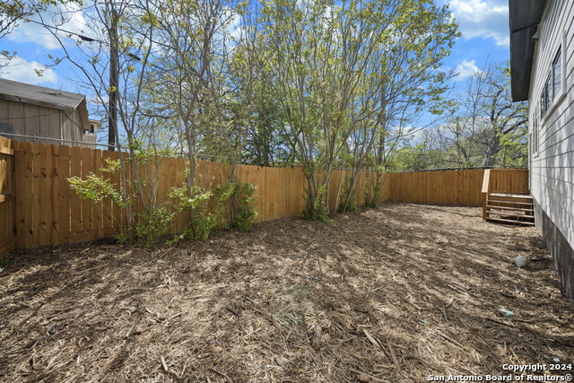 Image 33 of 47 For 118 Stratford Ct