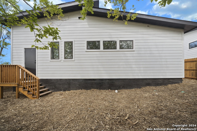 Image 35 of 47 For 118 Stratford Ct