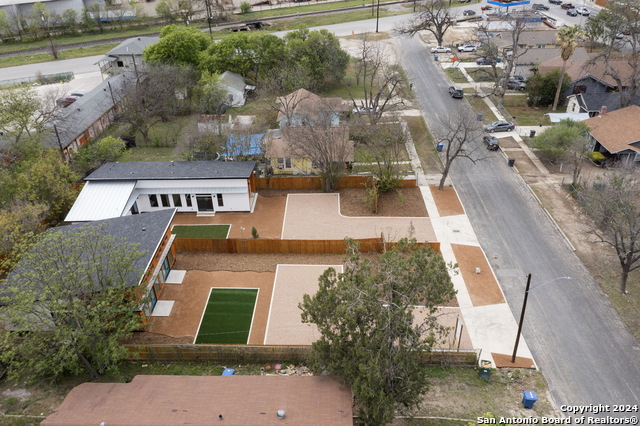 Image 40 of 47 For 118 Stratford Ct